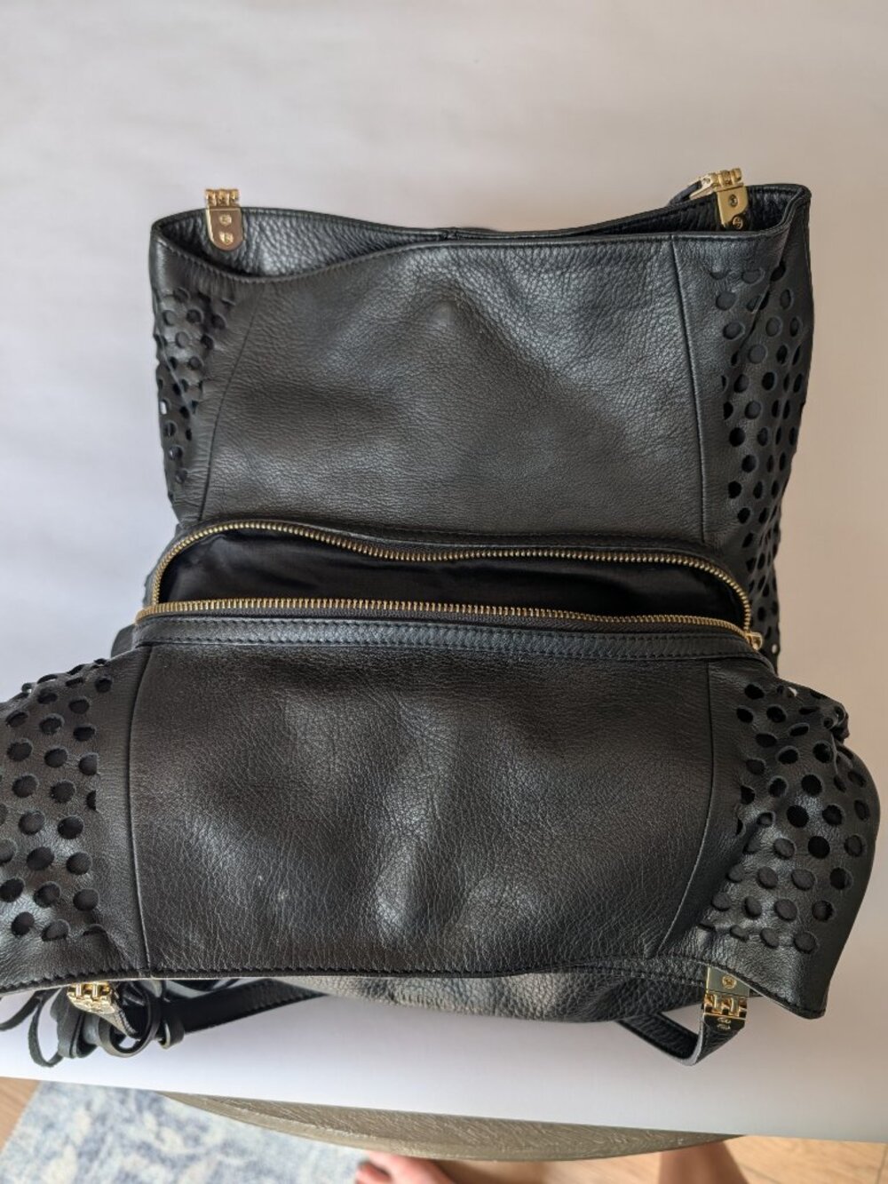 Uterque Large Black Leather Luxury Bag - Picture 4 of 10